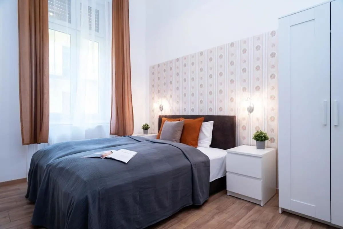 Central Apartment In Front Of The Synagogue Budapest